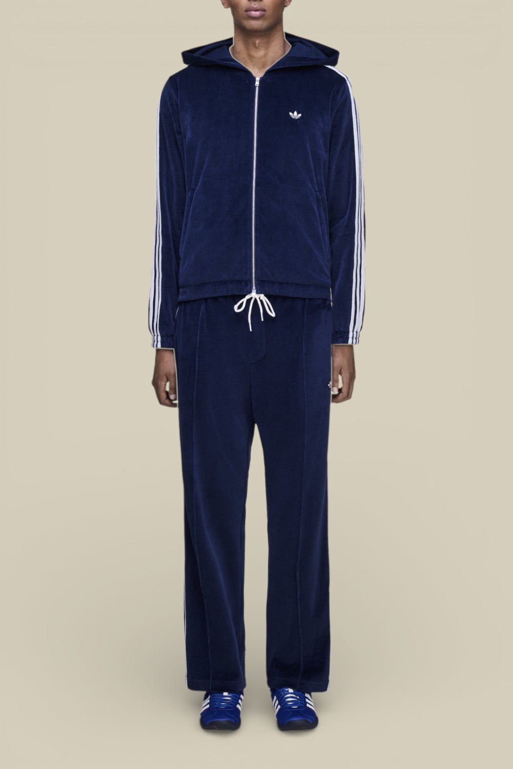 תמונת כל הלוק של מכנסי ג'וגר